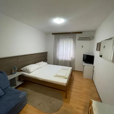 Bed and breakfast Elas