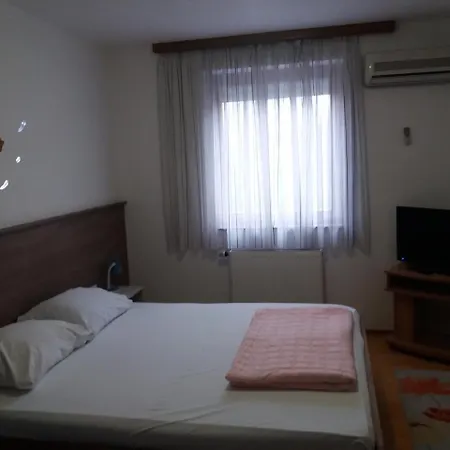 Couette-café Elas 4*