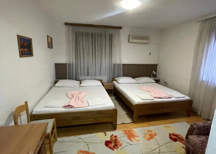 Elas Bed & Breakfast