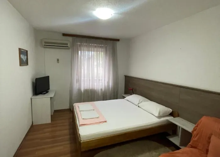 Elas Bed & Breakfast 4*